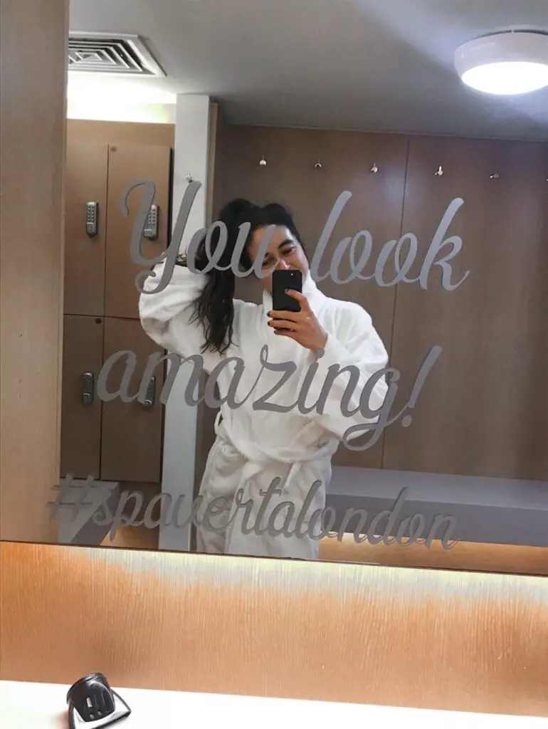 Zoe tehrani taking a mirror selfie at a hydrotherapy spa as part of post op rehab