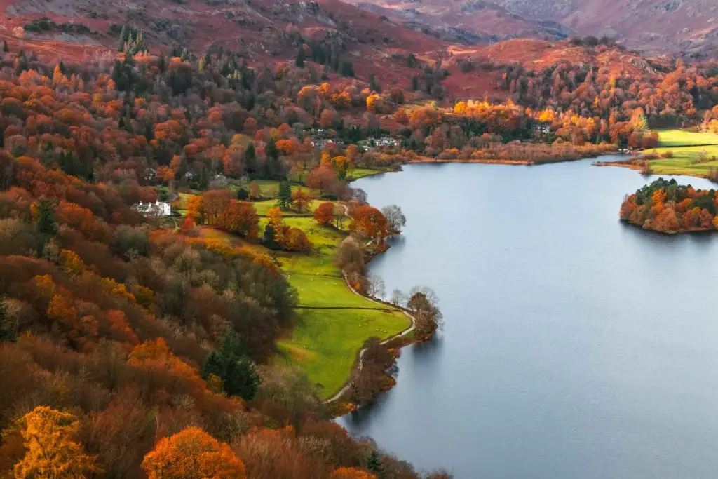 Looking down to Grasmere where the water meets land.