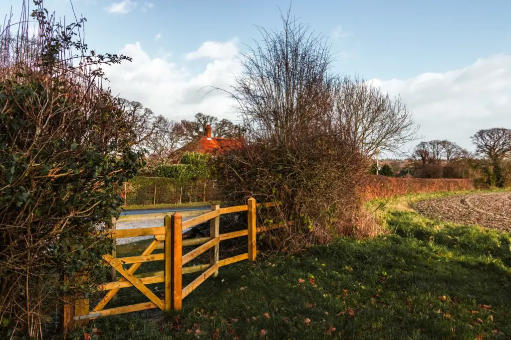 A wooden gate leading to the road on the walk from Brockenhurst to Beaulieu. 