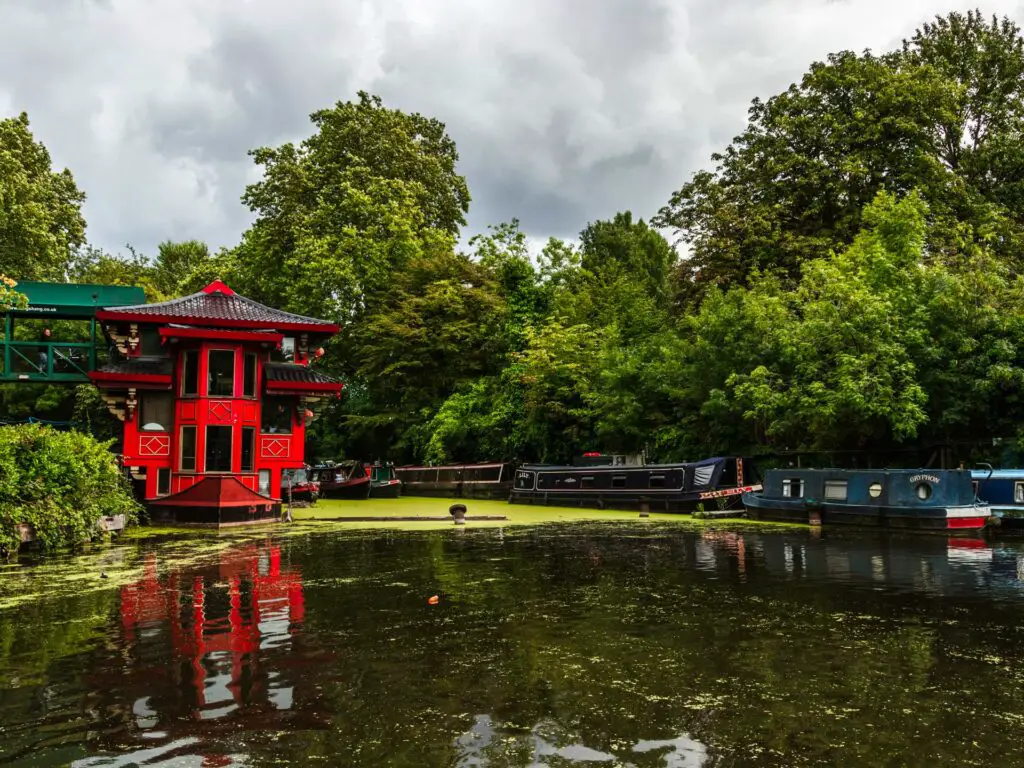 Regents canal next to Regents Park. 