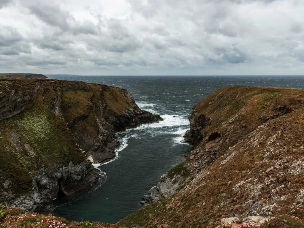 A cliff cove in Cornwall on the walk into Treyarnon.