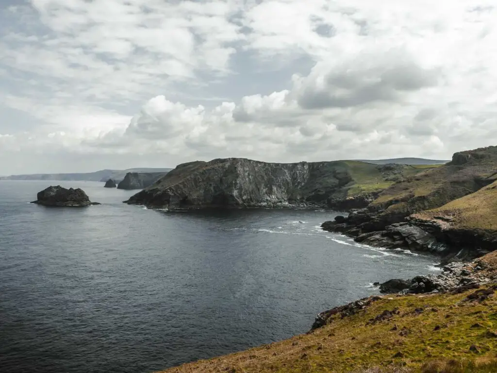 The blue sea as it meets the rugged cliffs of the coastline on the walk from Tintagel to Bossiney.