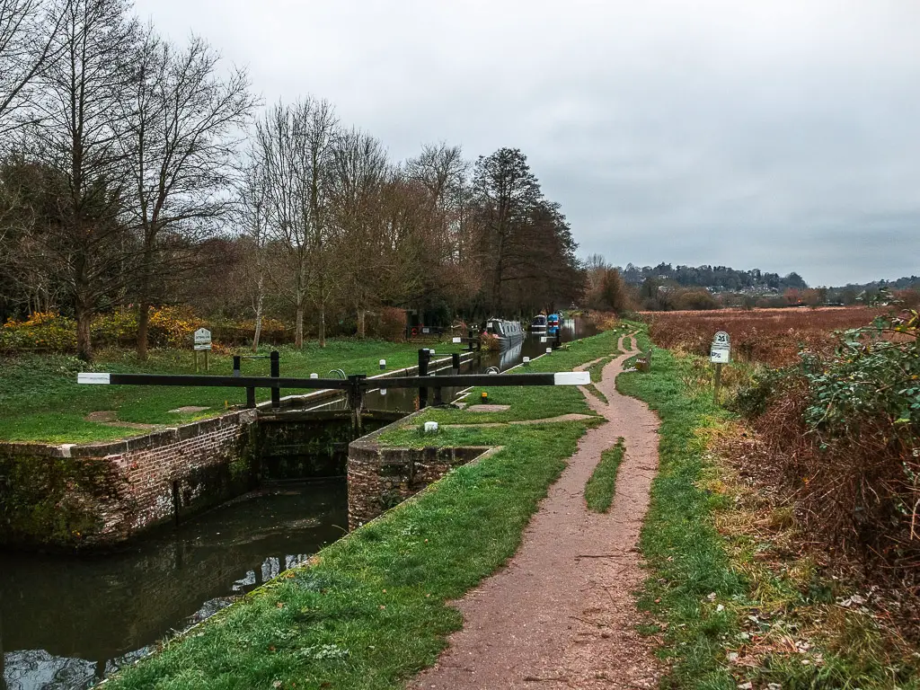 Cattashall Lock, with low water level on the near side and high water level on the far side.