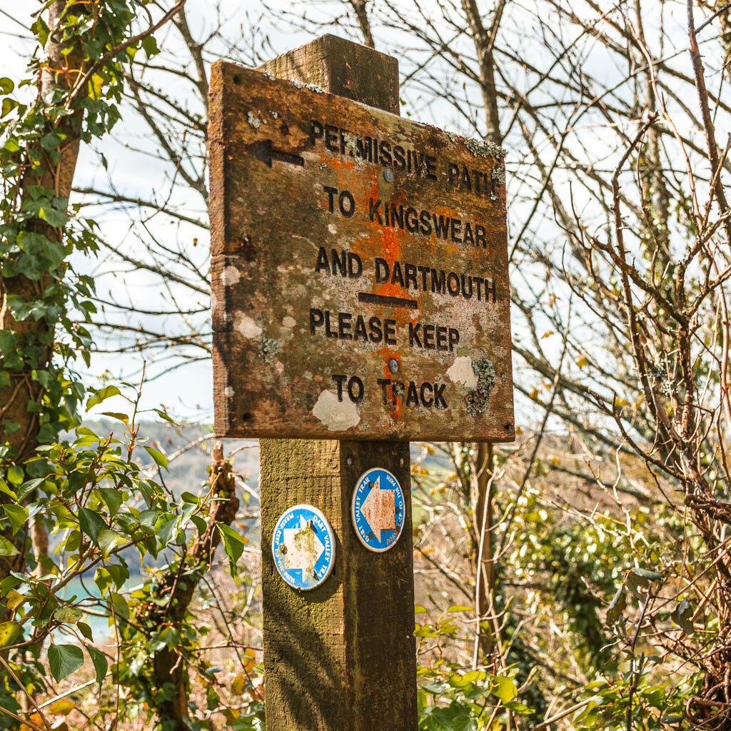 A trail signpost for the Dart Valley trail on the Kingswear to Greenway and Dartmouth to Dittisham walk.