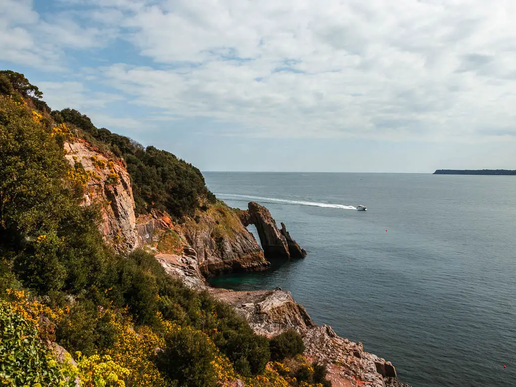 The London Bridge rock arch in the sea, on one of the best walks from Torquay.