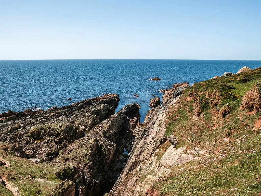 Looking across the jacked rocks to the sea on the coastal, circular Noss Mayo walk.