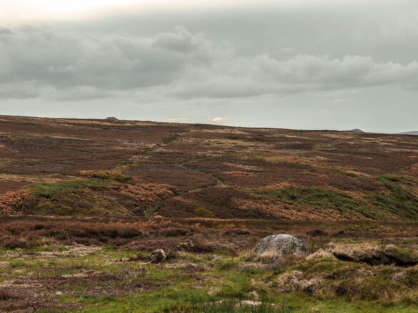 Bamford Edge Walk Guide - She walks in England