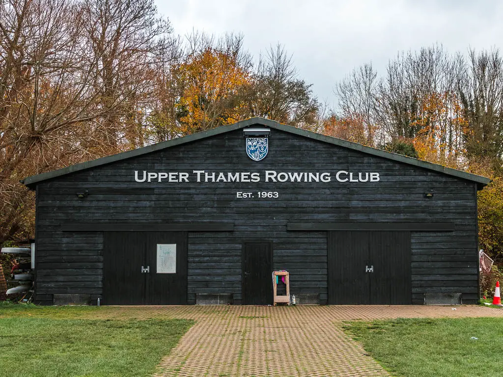 The black wooden facade of the upper thames rowing club.